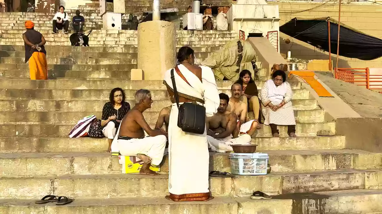 Image of a group of people doing shradh-The Hindu Concept of Pitrus