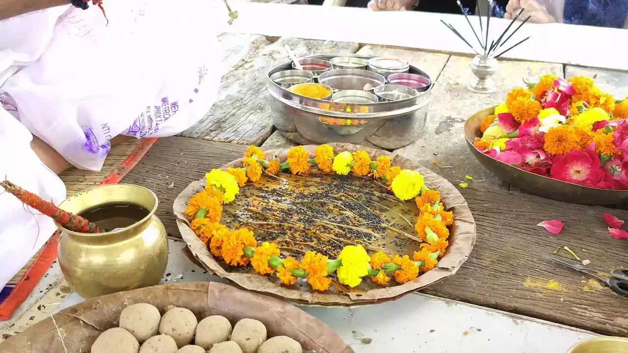 image of doing shradh ritulas