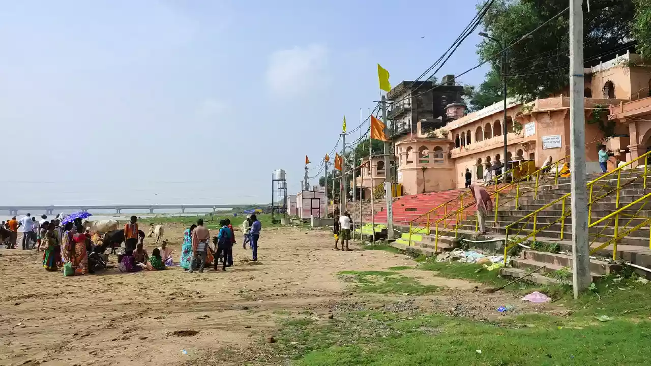Image of a place name Gaya, Bihar. They shows the ghats near the vishnupad temple - Maha Bharani Pitrupaksha